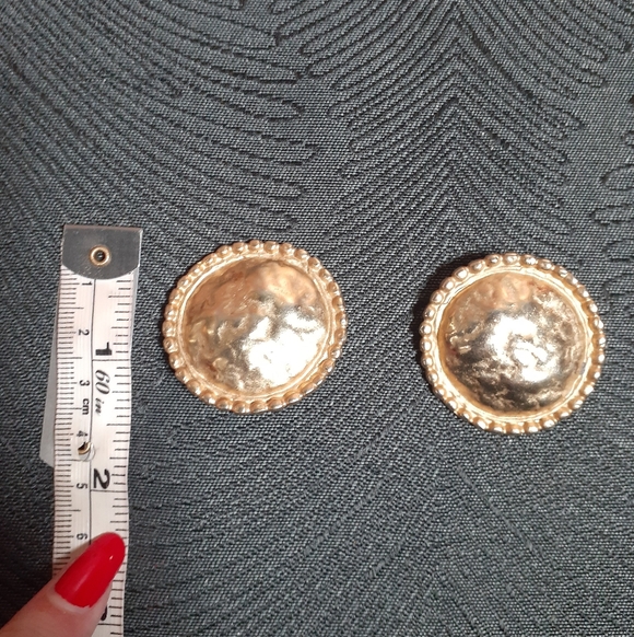 Vintage Goldtone Clip On Statement Earrings - Picture 2 of 14